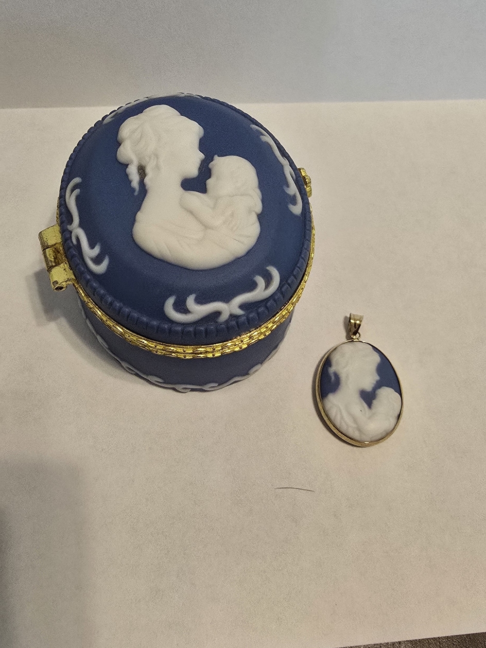 Blue Cameo Pendant with Matching Trinket Box - Classic Women's Jewelry - Picture 3 of 12
